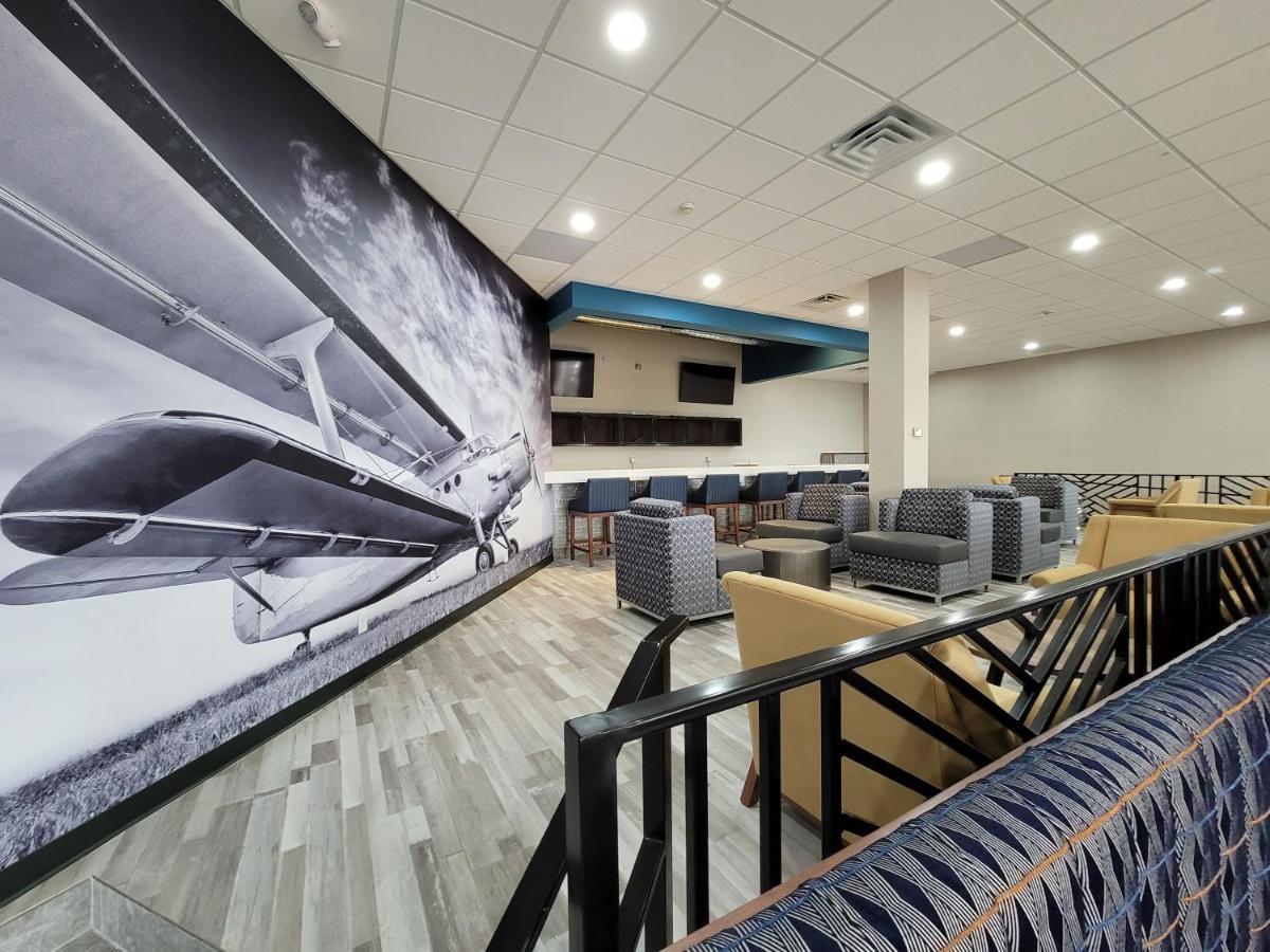 Wingate By Wyndham Wichita Airport Hotel Exterior foto