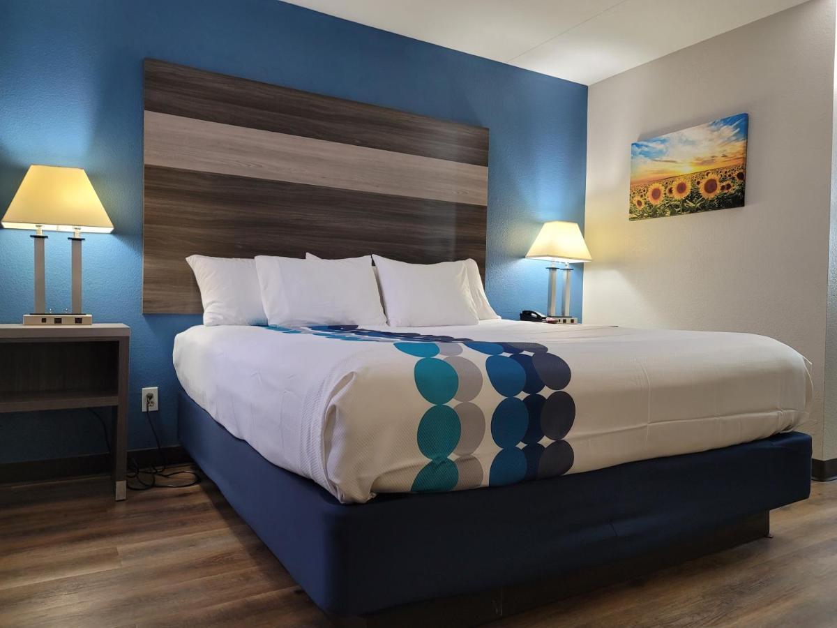 Wingate By Wyndham Wichita Airport Hotel Exterior foto