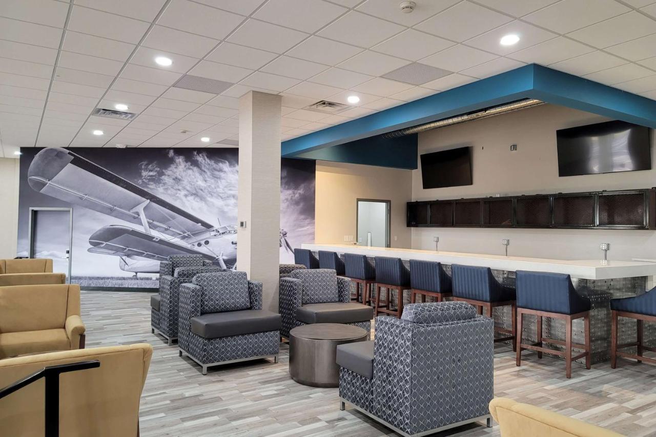 Wingate By Wyndham Wichita Airport Hotel Exterior foto