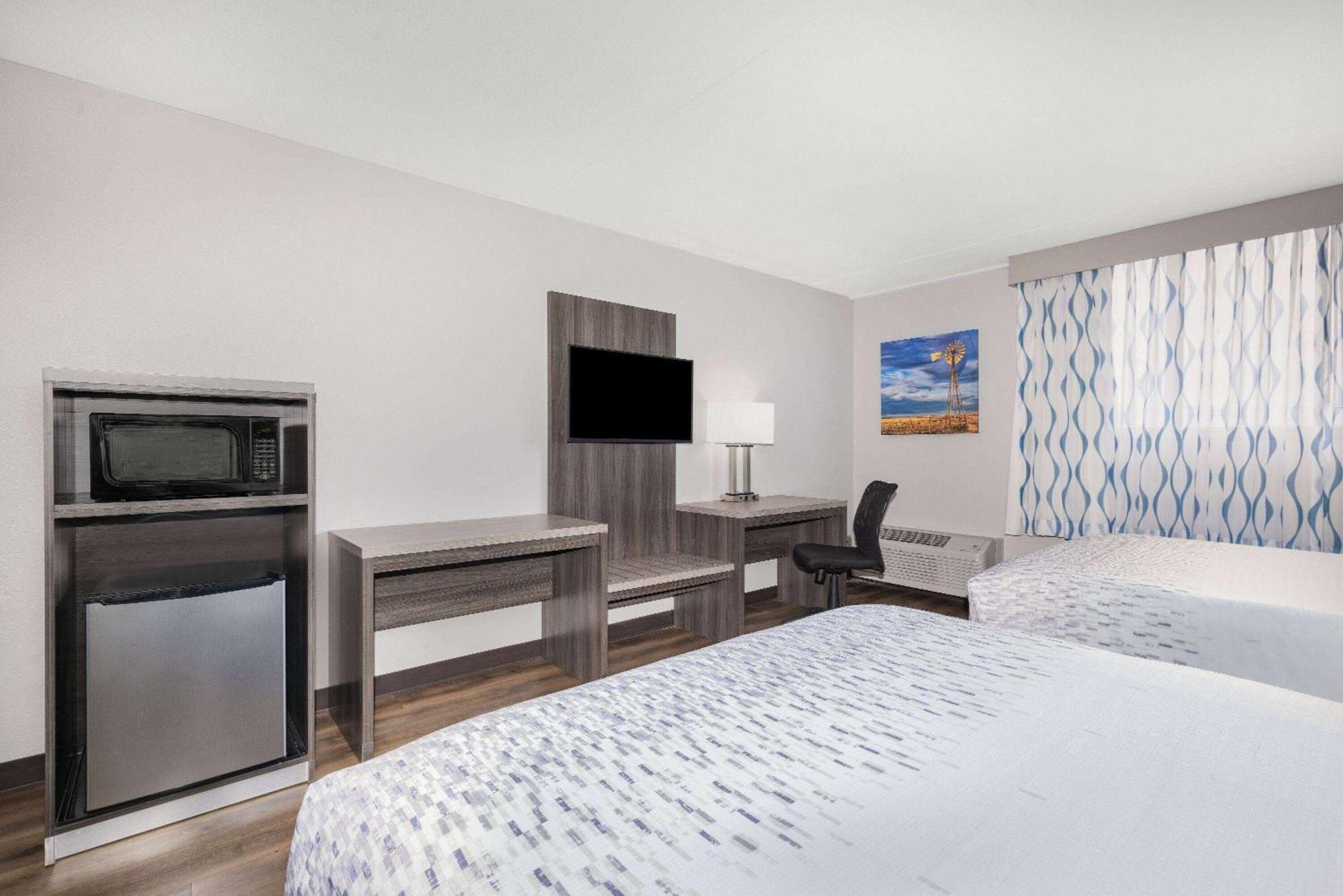 Wingate By Wyndham Wichita Airport Hotel Exterior foto