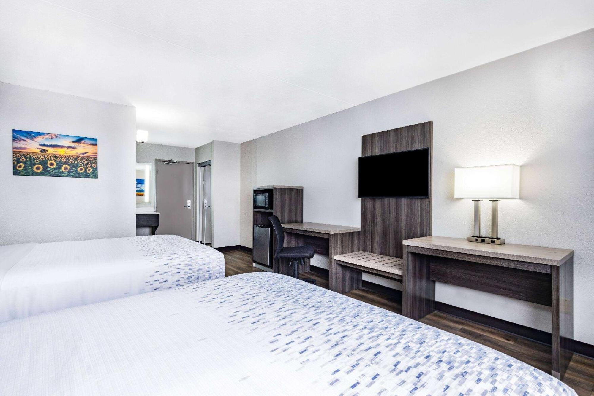 Wingate By Wyndham Wichita Airport Hotel Exterior foto