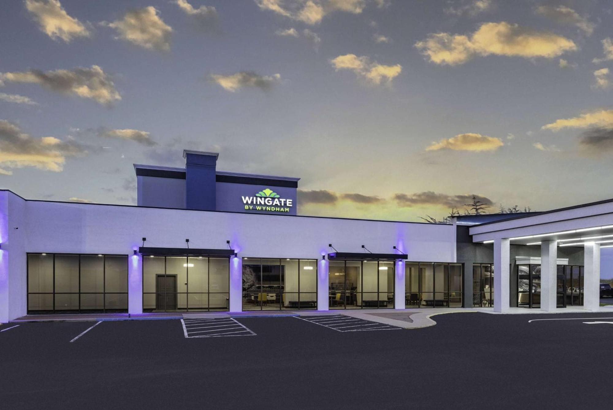 Wingate By Wyndham Wichita Airport Hotel Exterior foto