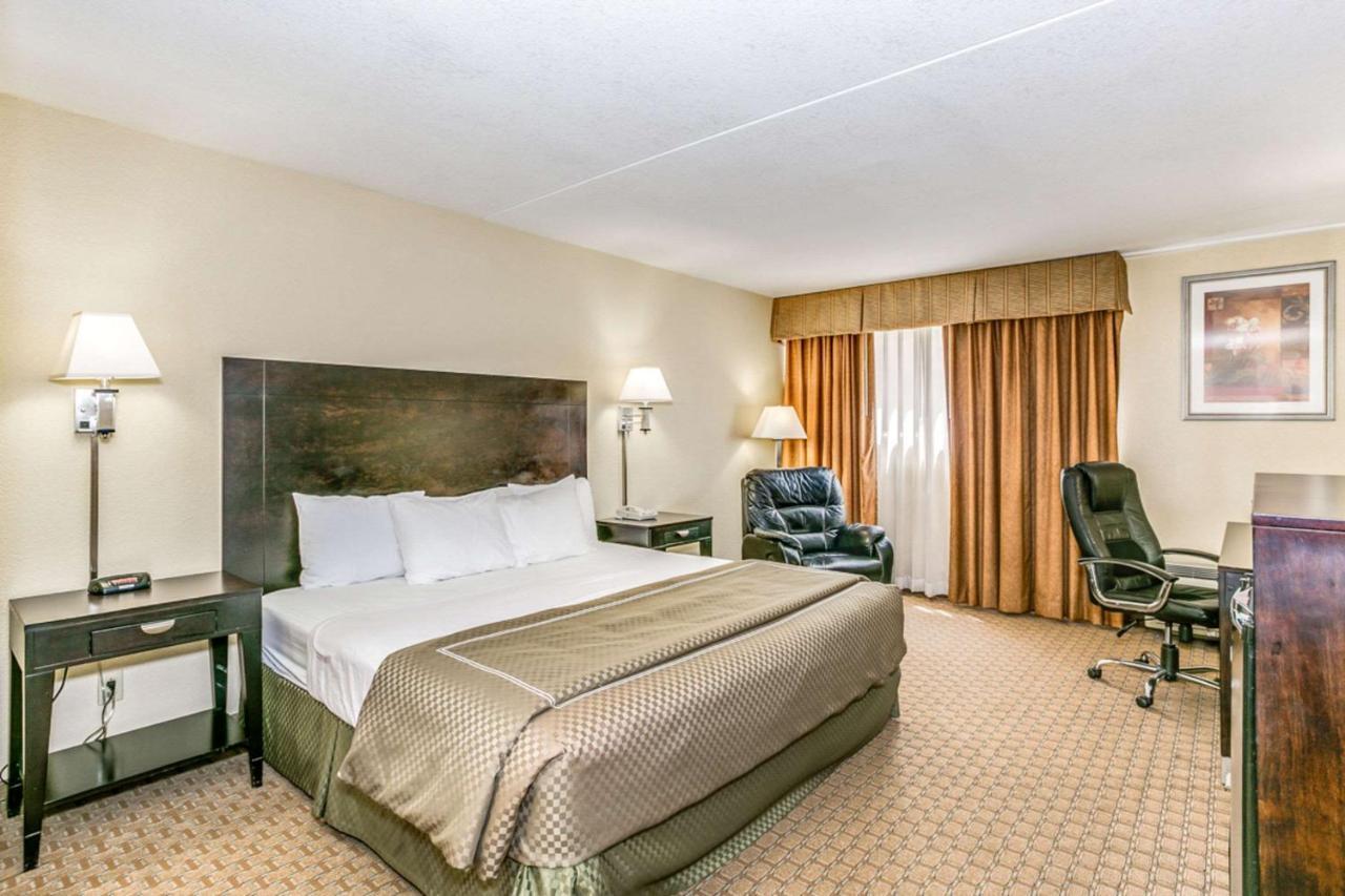 Wingate By Wyndham Wichita Airport Hotel Exterior foto