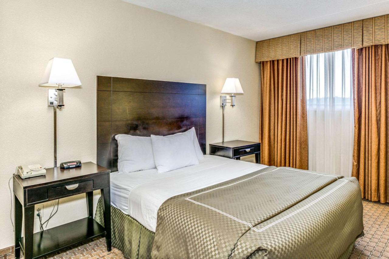 Wingate By Wyndham Wichita Airport Hotel Exterior foto