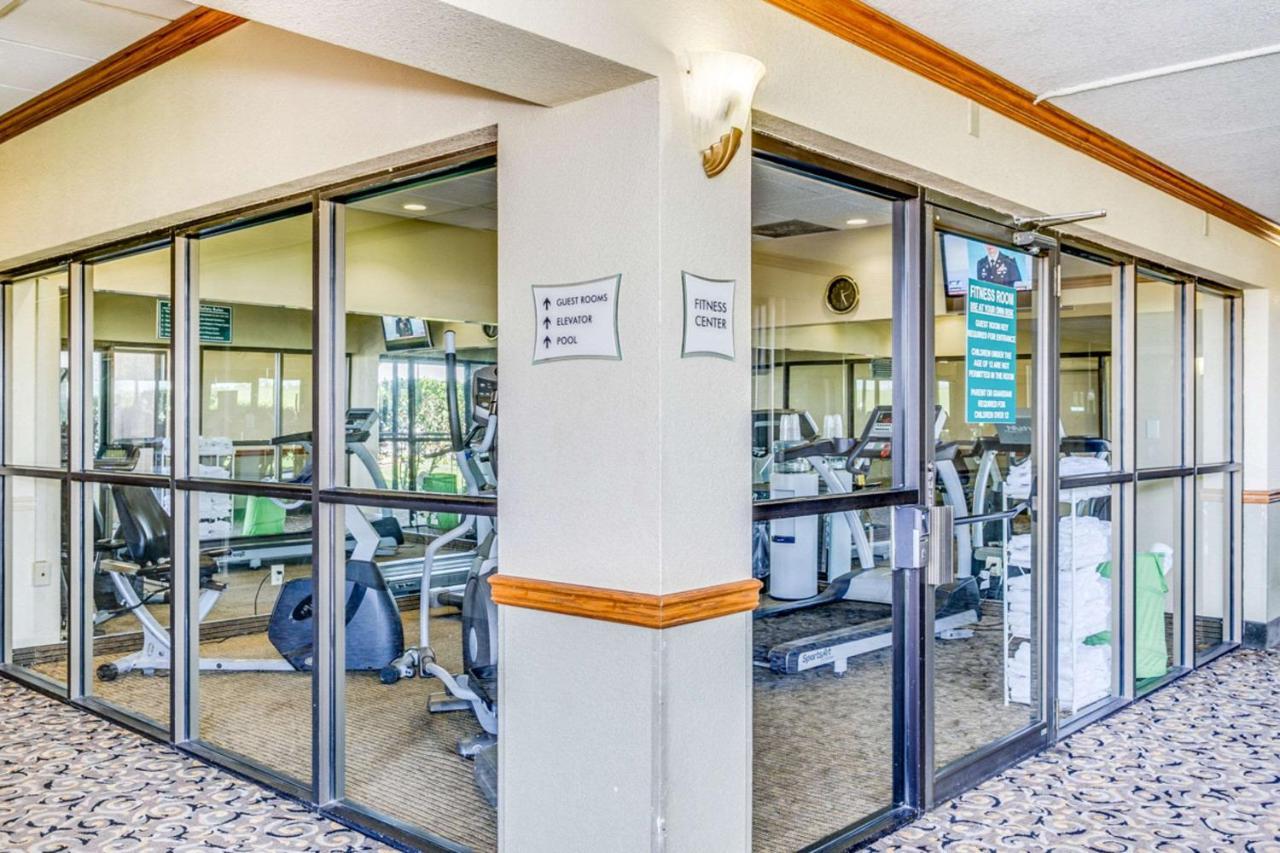 Wingate By Wyndham Wichita Airport Hotel Exterior foto